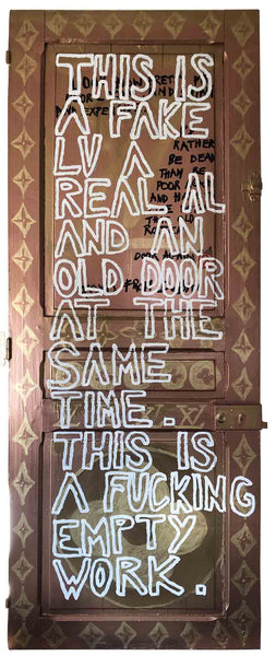 Découvrez "The Door" issue de la série EMPTY d'Alina Schiau, aka alina(lalala). Bombe et peinture murale, sur ancienne porte en bois. Voir toutes les oeuvres, l'univers contemporain, déjanté et décapant de l'artiste.